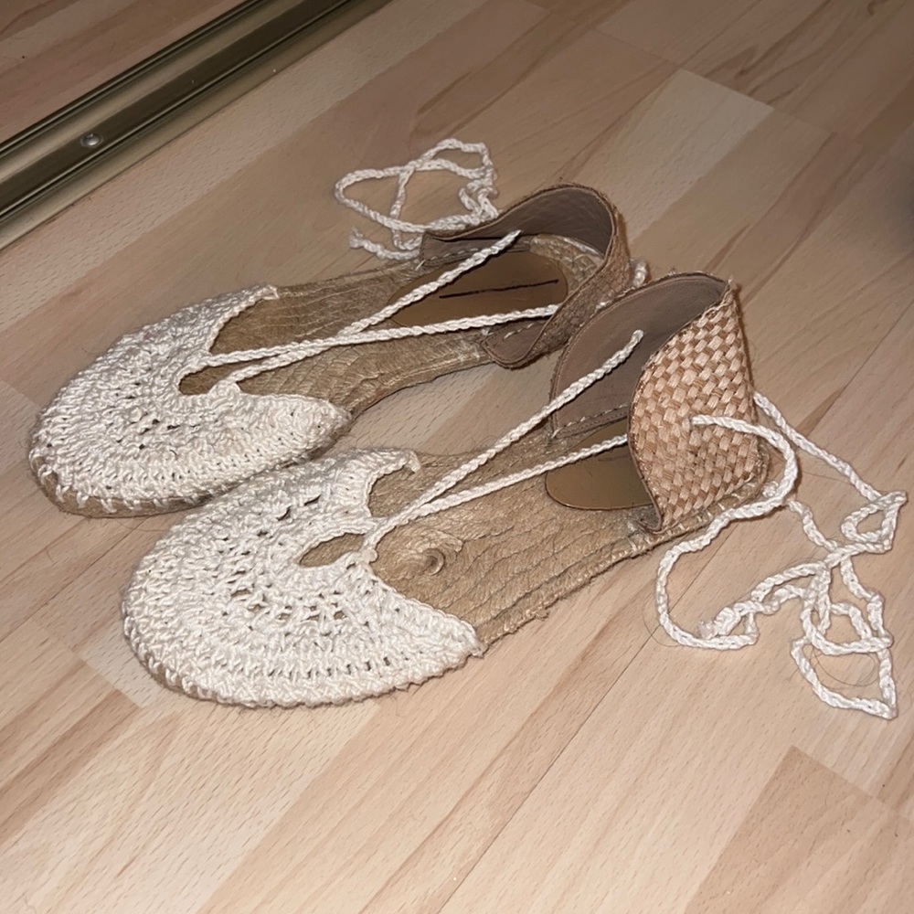 Free People White & Tan Espadrille Sandals Size 9